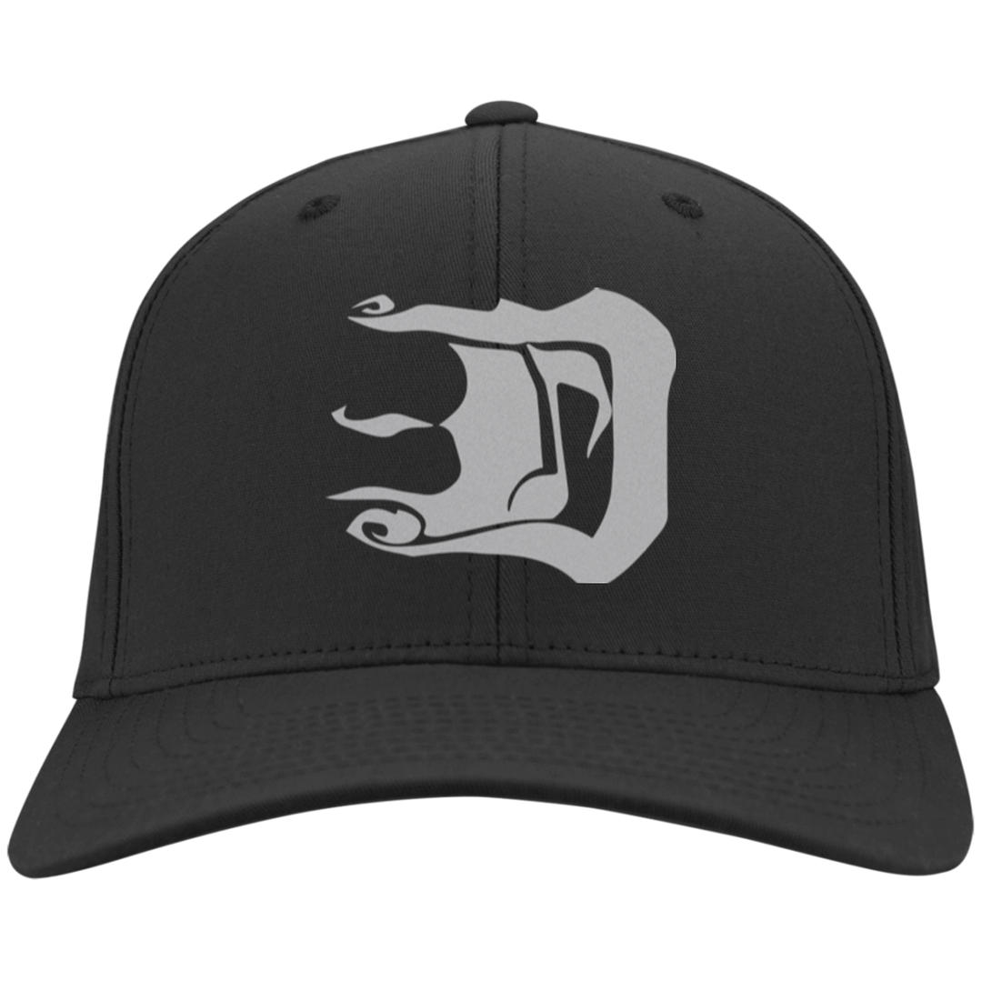 Note D Silver Logo Cap